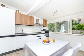 Apartamento (A1) | Cozinha privada | Geladeira, fogão, cooktop, lava-louças