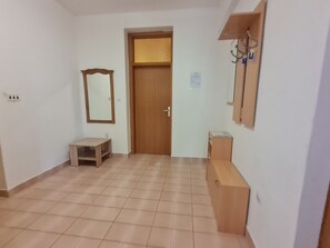 Apartment (A2) | Hallway - Apartments Vukelic (Crikvenica)