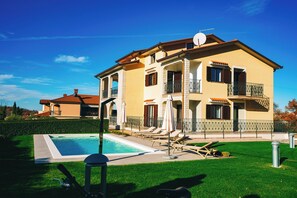 Outdoor pool - Apartment Istria (Vizinada)