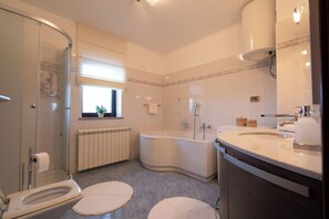 Apartamento (A1) | Banheiro | Banheira 