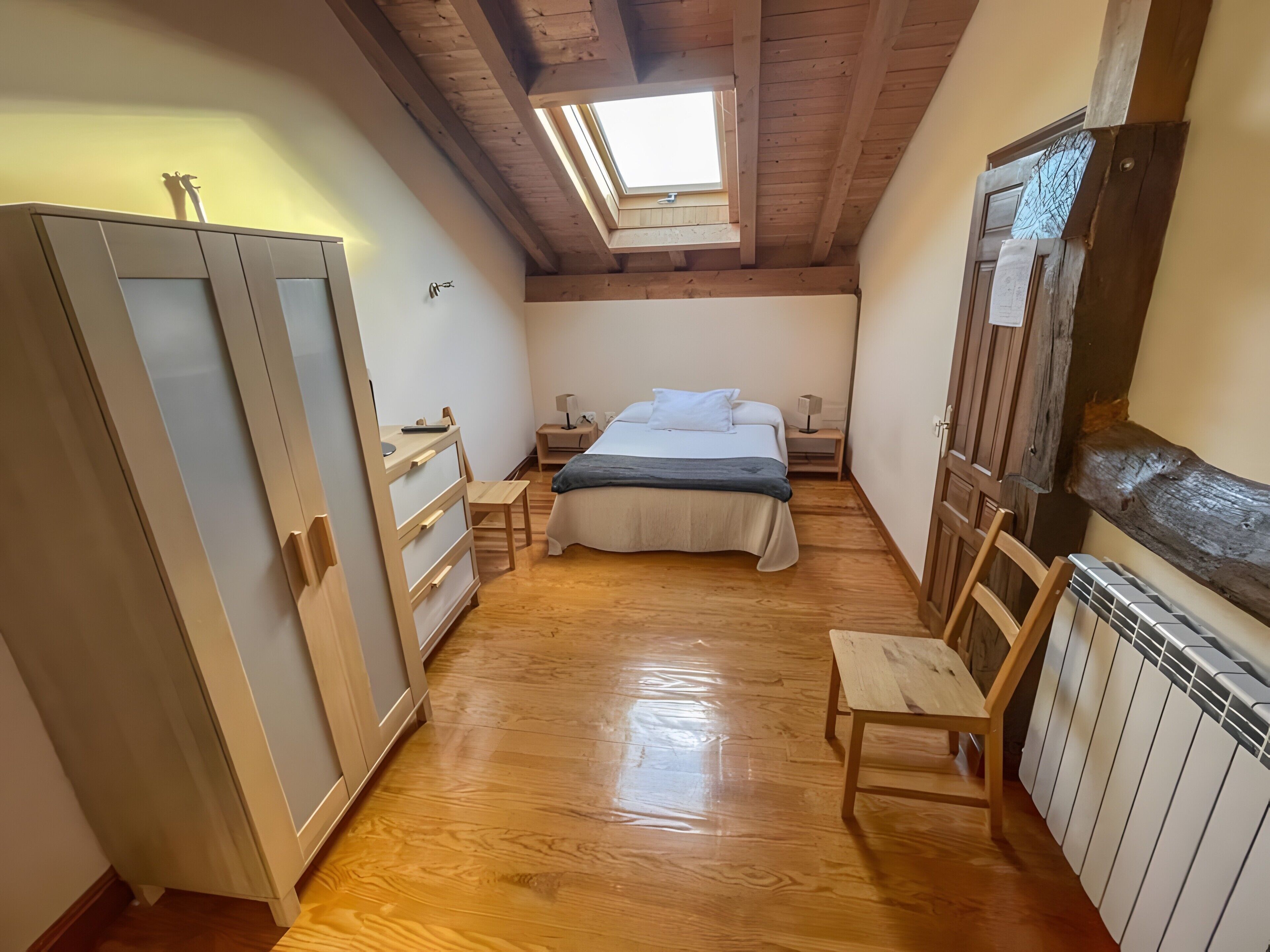 2 slaapkamers, een strijkplank/strijkijzer, wifi, beddengoed