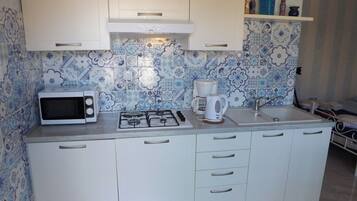 Studio (A4) | Private kitchen | Fridge, microwave, stovetop, espresso maker