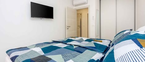 House | Iron/ironing board, free WiFi