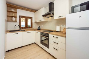 Hus | Eget kjøkken | Kjøleskap, mikrobølgeovn, ovn og kokeplater