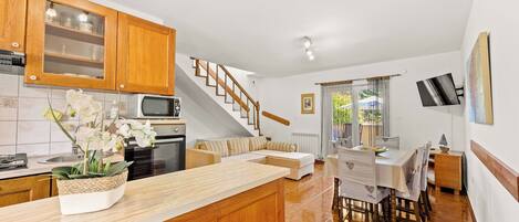 Apartment (A1) | Private kitchen | Fridge, microwave, stovetop, dishwasher