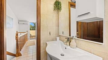 Apartment (A1) | Bathroom | Shower
