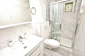 Apartment (A5) | Bathroom | Shower, soap - Apartment Marigold (Sveti Filip i Jakov)