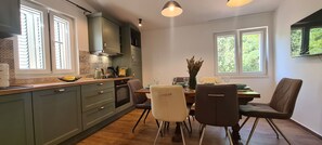 Apartment (A2) | Private kitchen | Fridge, microwave, oven, stovetop - Apartments Hvaranin (Stari Grad)
