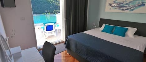 Iron/ironing board, free WiFi