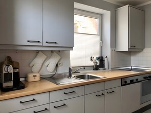 Frigorífic, forn, placa de cuina i rentaplats 