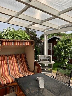 Outdoor dining - Cozy Cottage 2 with Enclosed Garden (Burg auf Fehmarn)
