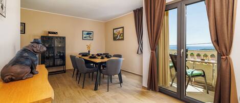 Apartment (A1) | Dining