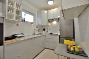 Apartment (A1) | Private kitchen - Apartment Amadeo (Fazana)