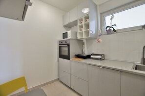 Apartment (A1) | Private kitchen | Fridge, microwave, oven, stovetop - Apartment Amadeo (Fazana)