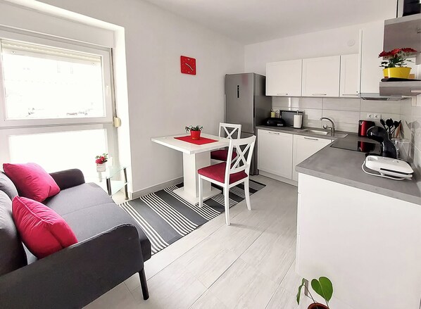Departamento (A1) | Cocina privada | Refrigerador, horno, parrilla de estufa y lavavajillas