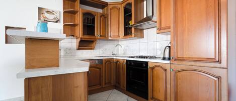 Refrigerador, placa de cocina, cafetera expreso, tetera/pava eléctrica