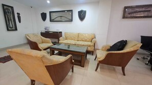 Lobby sitting area - Hotel Taj Homestay- A Unit of Sahni's  (Delhi)