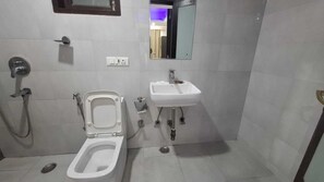 Bathroom - Hotel Taj Homestay- A Unit of Sahni's  (Delhi)