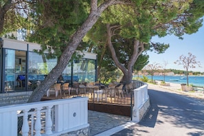 Beach nearby - House Luxury Konforta (Sibenik)