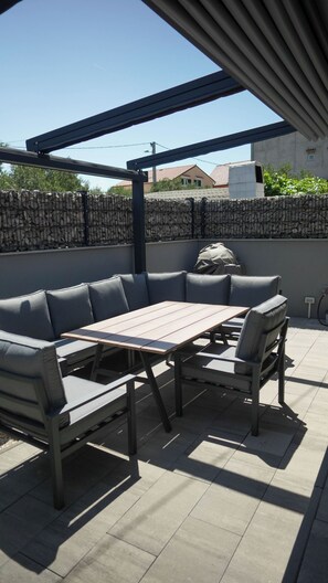 Outdoor dining - House Luxury Konforta (Sibenik)