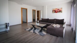 Apartemen (A5) | Ruang keluarga