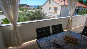 Apartemen (A5) | Teras/patio