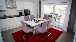 Apartemen (A5) | Dapur pribadi | Mesin espresso, lemari es, oven, dan kompor