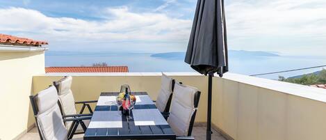 House | Terrace/patio