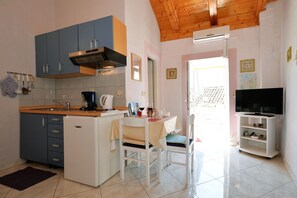 Apartment (A2) | Private kitchen - Apartments Sunce (Murter-Kornati)