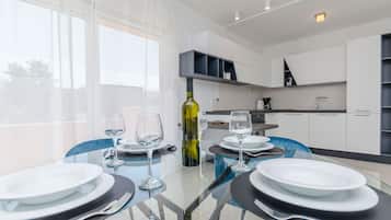Apartment (A1) | Dining