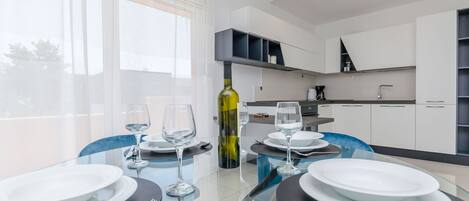 Apartemen (A1) | Tempat makan