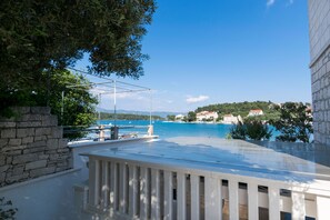 Courtyard - House Cvijeta (Lumbarda)