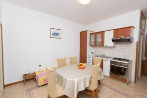 House | Private kitchen | Fridge, oven, stovetop, electric kettle - House Cvijeta (Lumbarda)