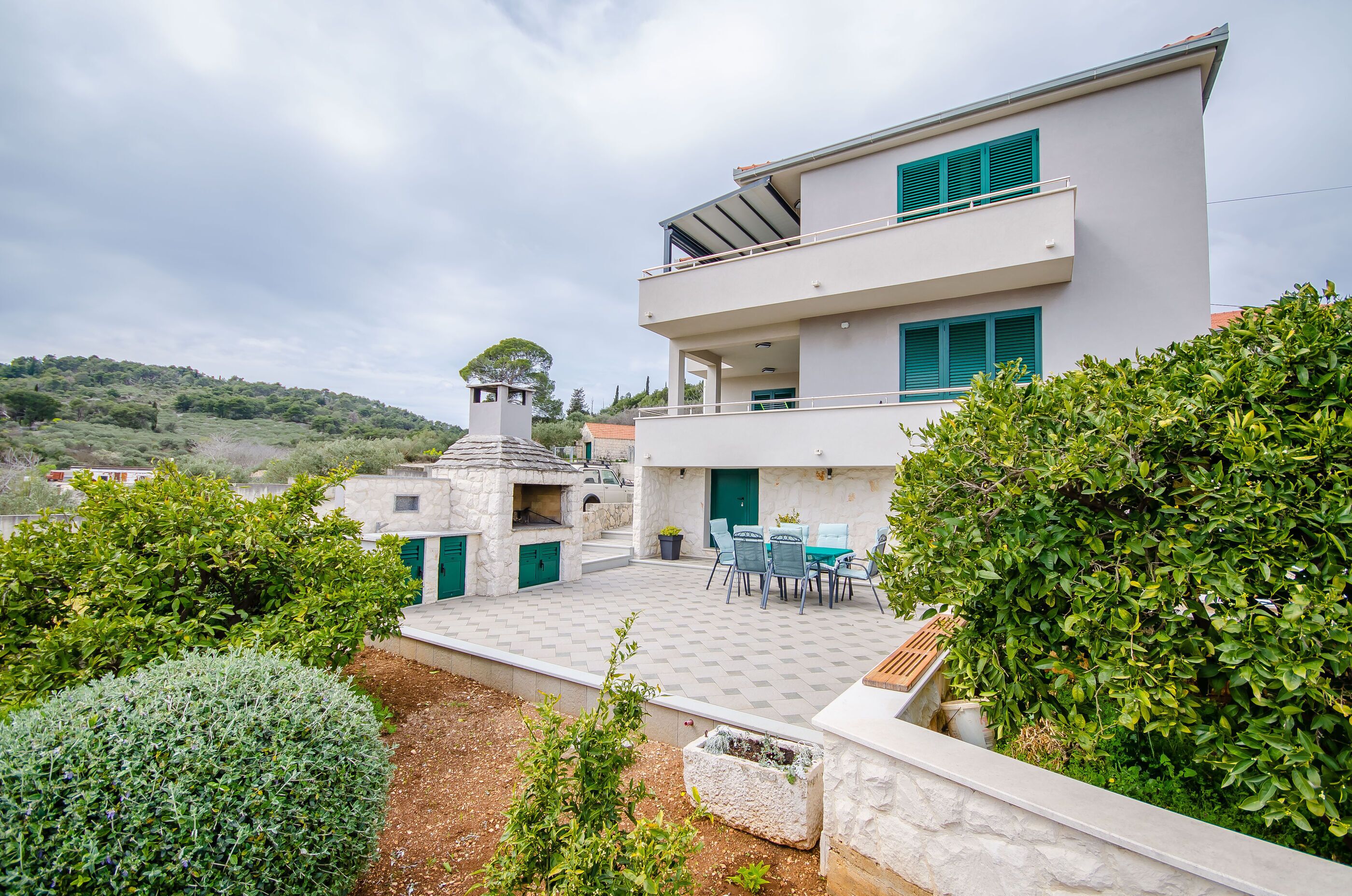 المنشأة من الخارج