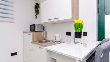 Studio (A1) | Dining