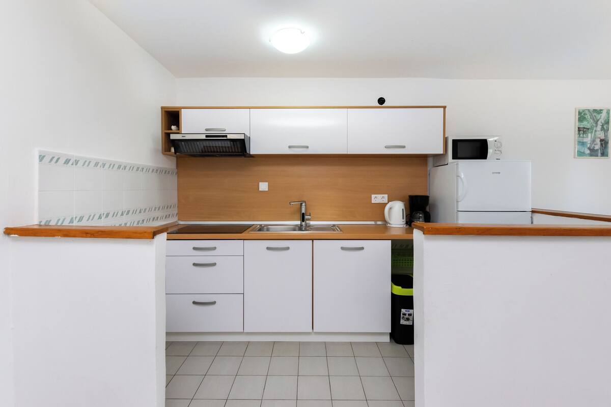 Apartemen (A1) | Dapur pribadi | Mesin espresso, lemari es, microwave, dan kompor