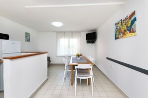 Apartment (A1) | Dining - Apartments Anica F (Lopar)