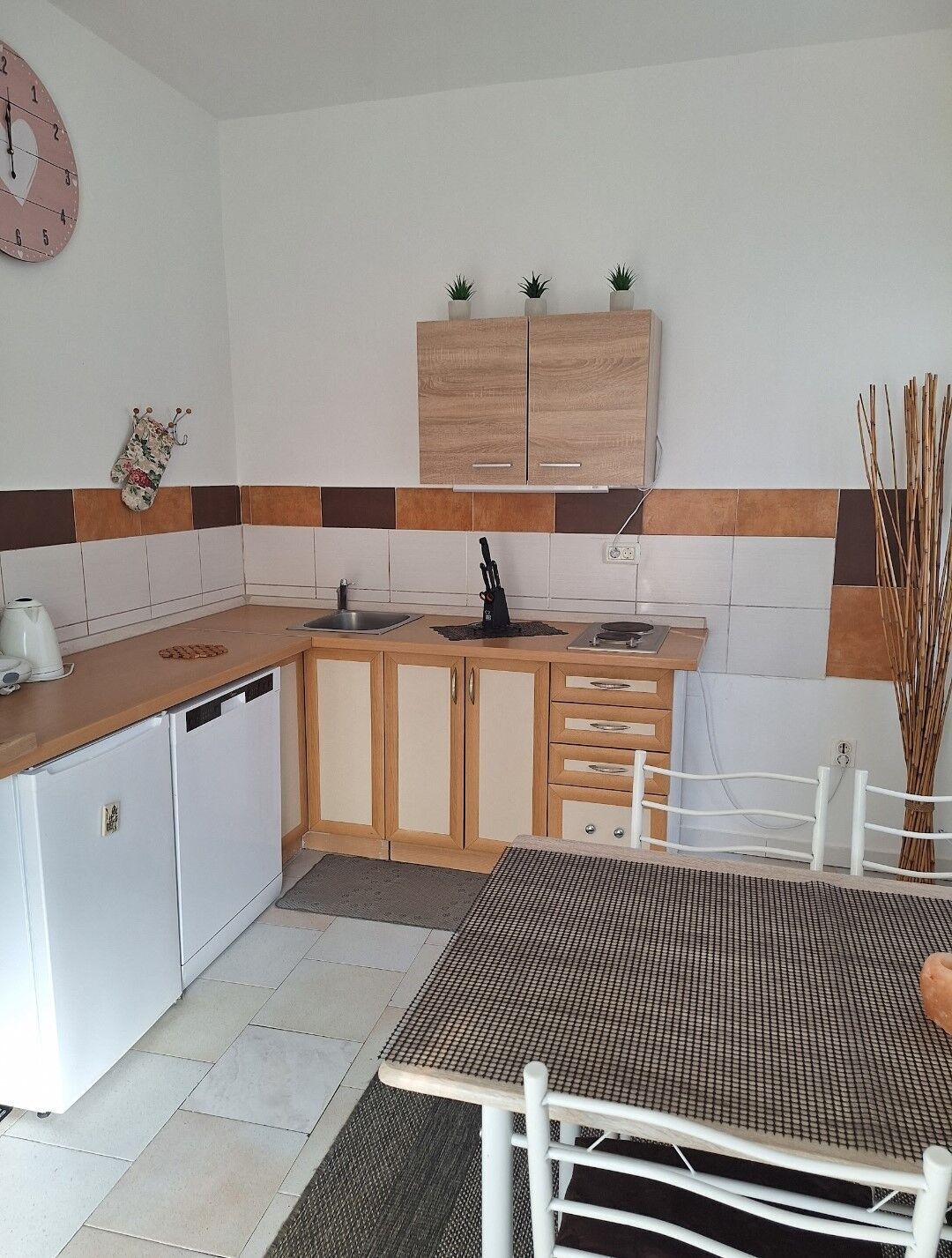 Leilighet (A1) | Eget kjøkken | Kjøleskap, ovn, kokeplater og espressomaskin