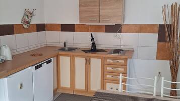 Leilighet (A1) | Eget kjøkken | Kjøleskap, ovn, kokeplater og espressomaskin