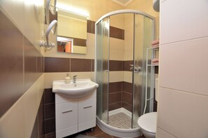 Apartment (A1) | Bathroom | Shower - Apartments Pintar (Novigrad)