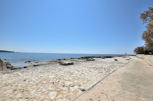 Beach nearby - Apartments Pintar (Novigrad)