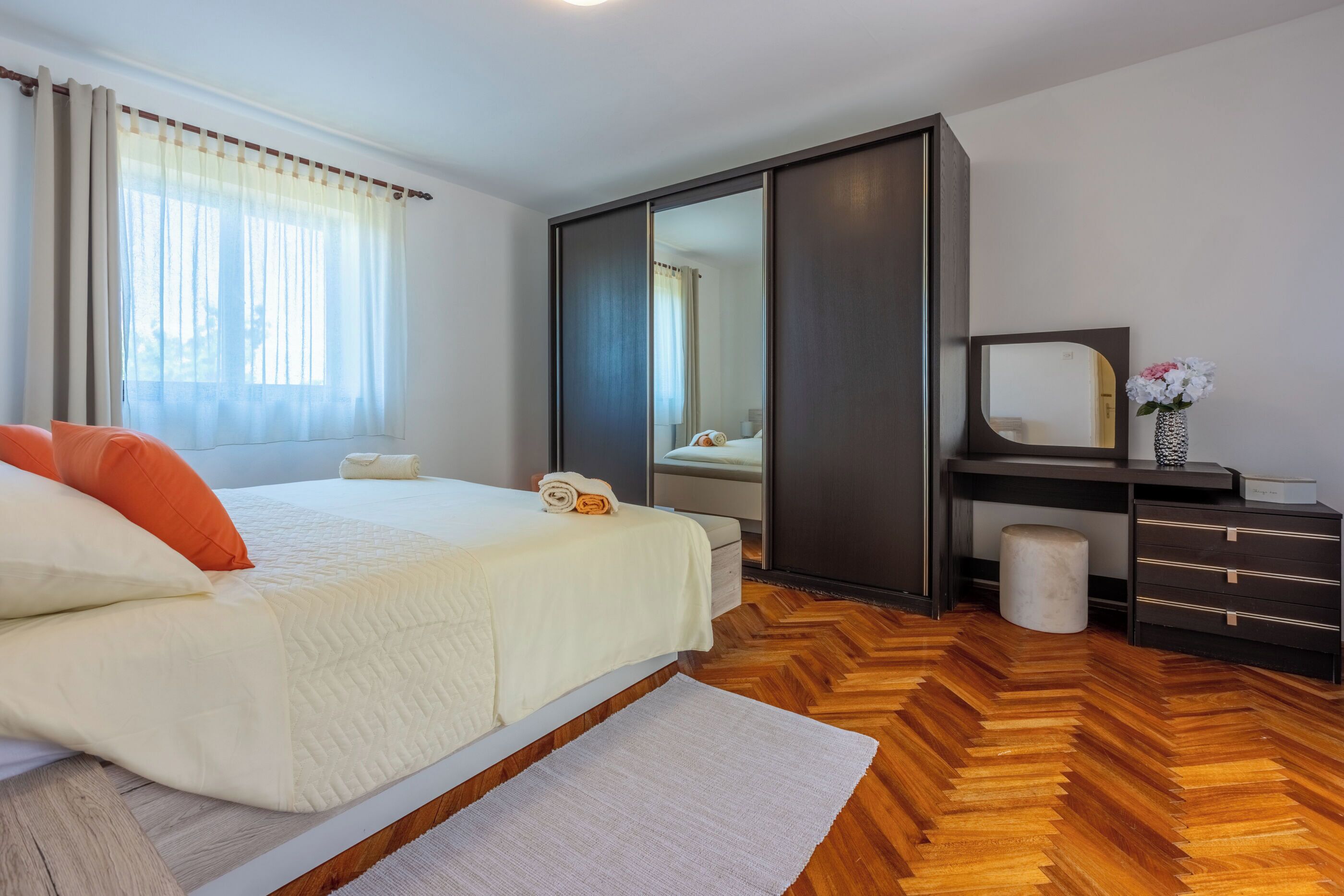 House | Iron/ironing board, free WiFi