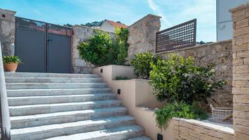 Apartment (A1) | Courtyard