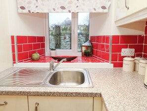 Dishwasher, cookware/dishes/utensils - Rosemount Cottage (Barnoldswick)