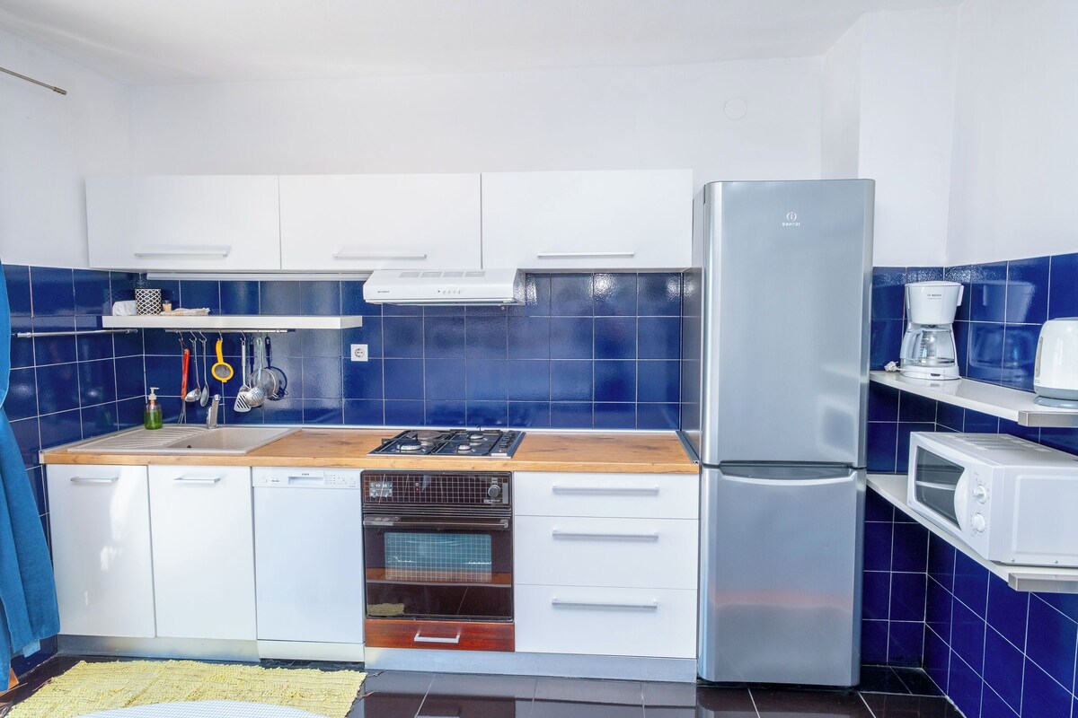 Apartment (A2) | Private kitchen | Espresso maker, fridge, microwave, oven