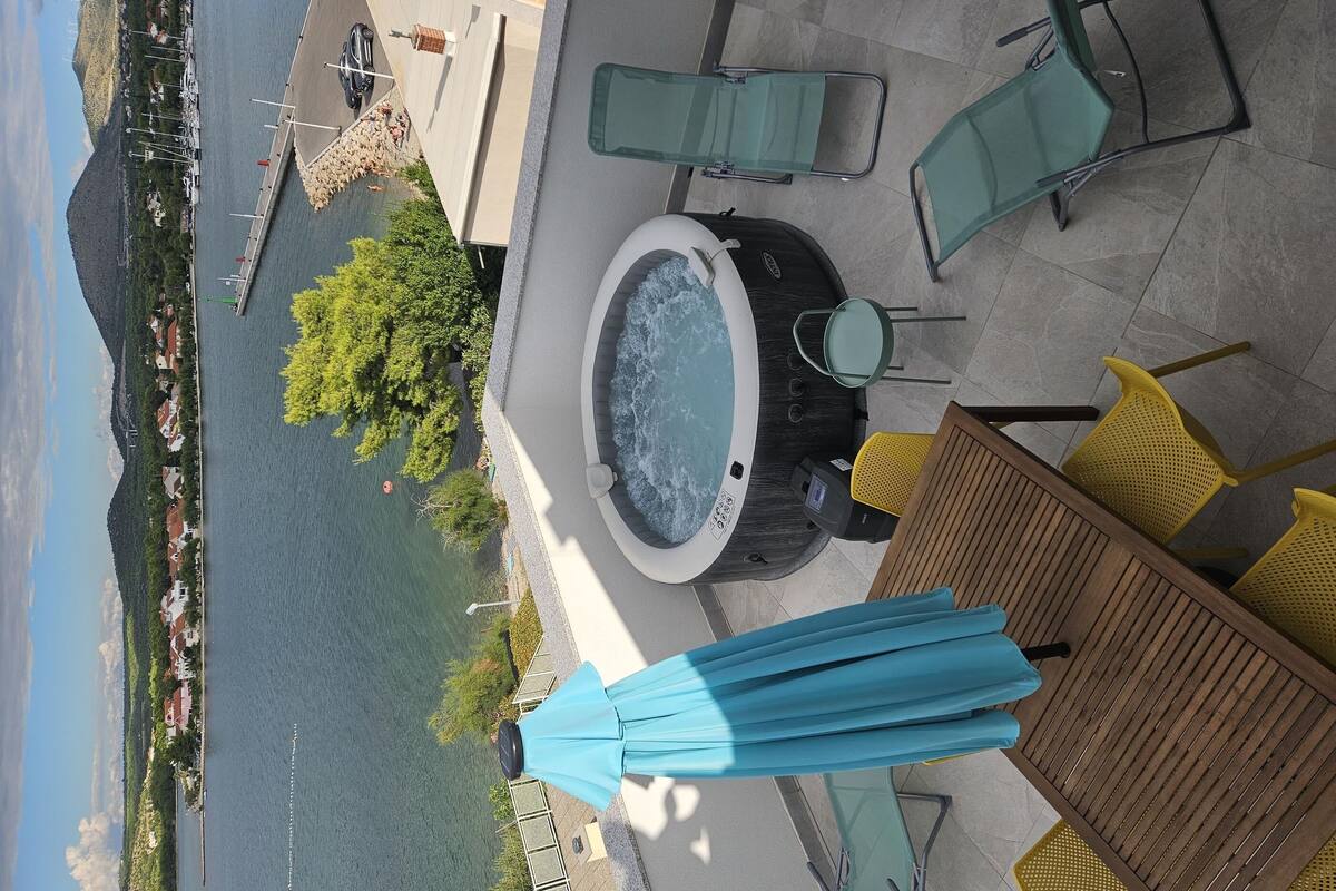 Apartment (A4) | Outdoor dining