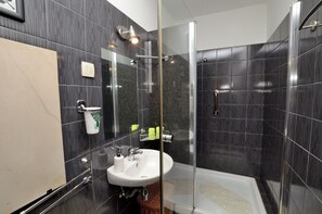 Apartment (A1) | Bathroom - Apartments Haldej (Moscenicka Draga)