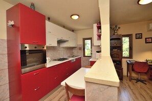 Apartment (A1) | Private kitchen | Fridge, microwave, oven, stovetop - Apartments Haldej (Moscenicka Draga)