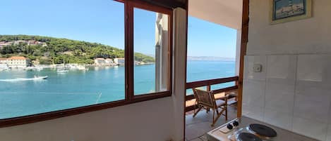 Apartment (A1) | Private kitchen | Fridge, microwave, stovetop, dishwasher