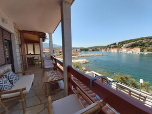 Terrace/patio - Apartment Next to the sea (Jelsa)